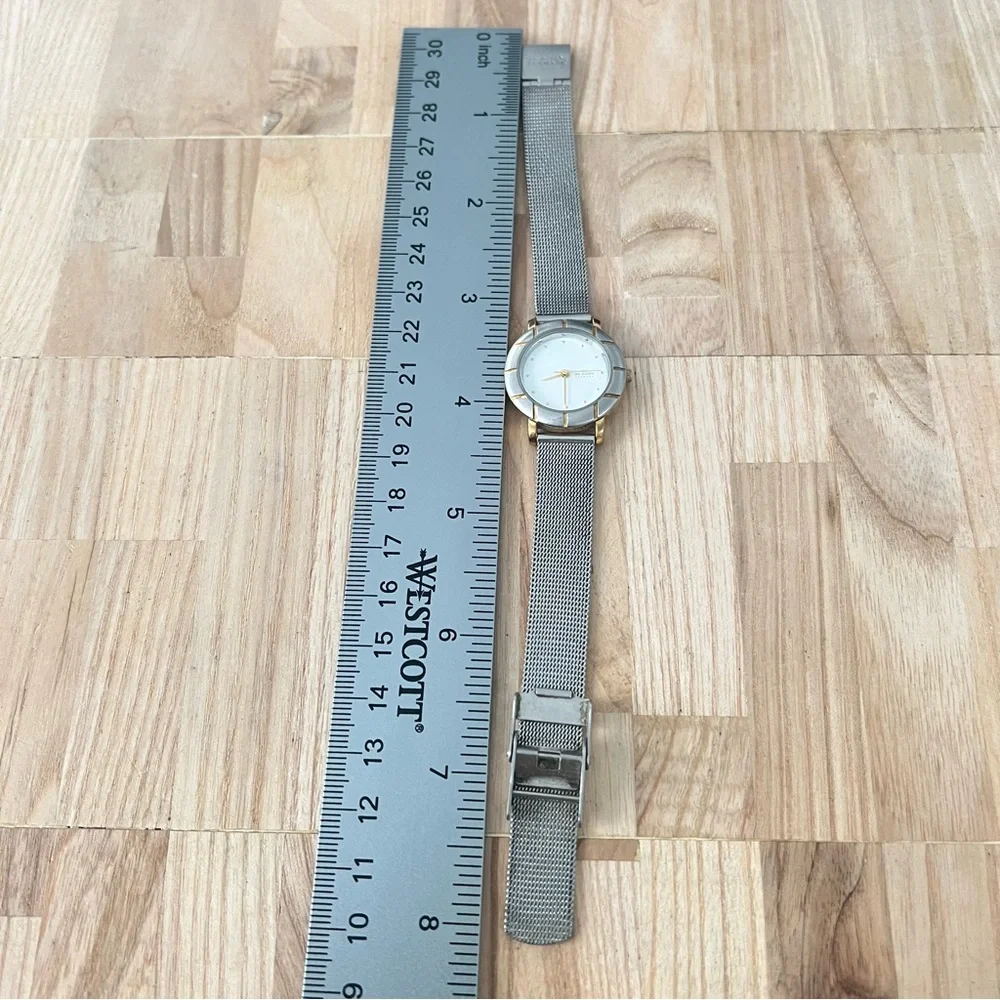 Skagen Denmark ladies round silver tone contemporary dress watch NEW BATTERY